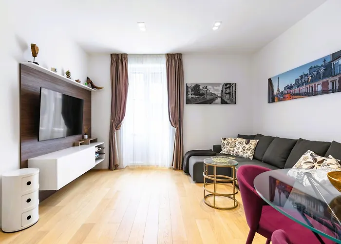 Eva Luxury Two Bedrooms Apartment & Bacvice Beach